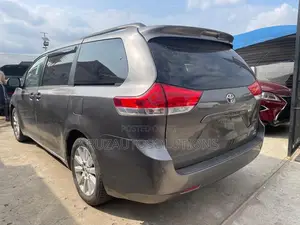 Toyota Sienna 2011 Gray