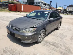 Toyota Camry 2005 Gray