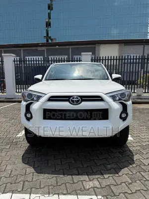 Toyota 4-Runner SR5 4WD 2023 White