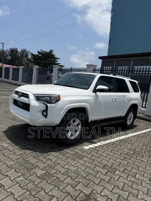 Toyota 4-Runner SR5 4WD 2023 White