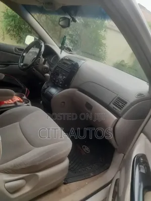 Toyota Sienna 2007 Gold