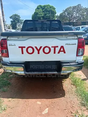 Toyota Hilux 2018 White