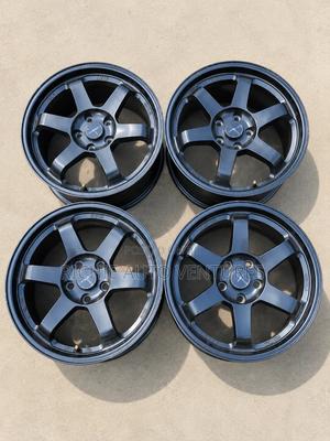 Unique Design 17-Inch Rim.