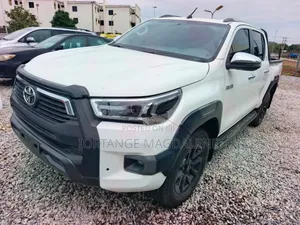 Toyota Hilux 2018 White