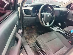 Toyota Hilux 2018 White