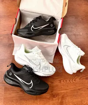 Nike Zoom C Smiley Running Shoes