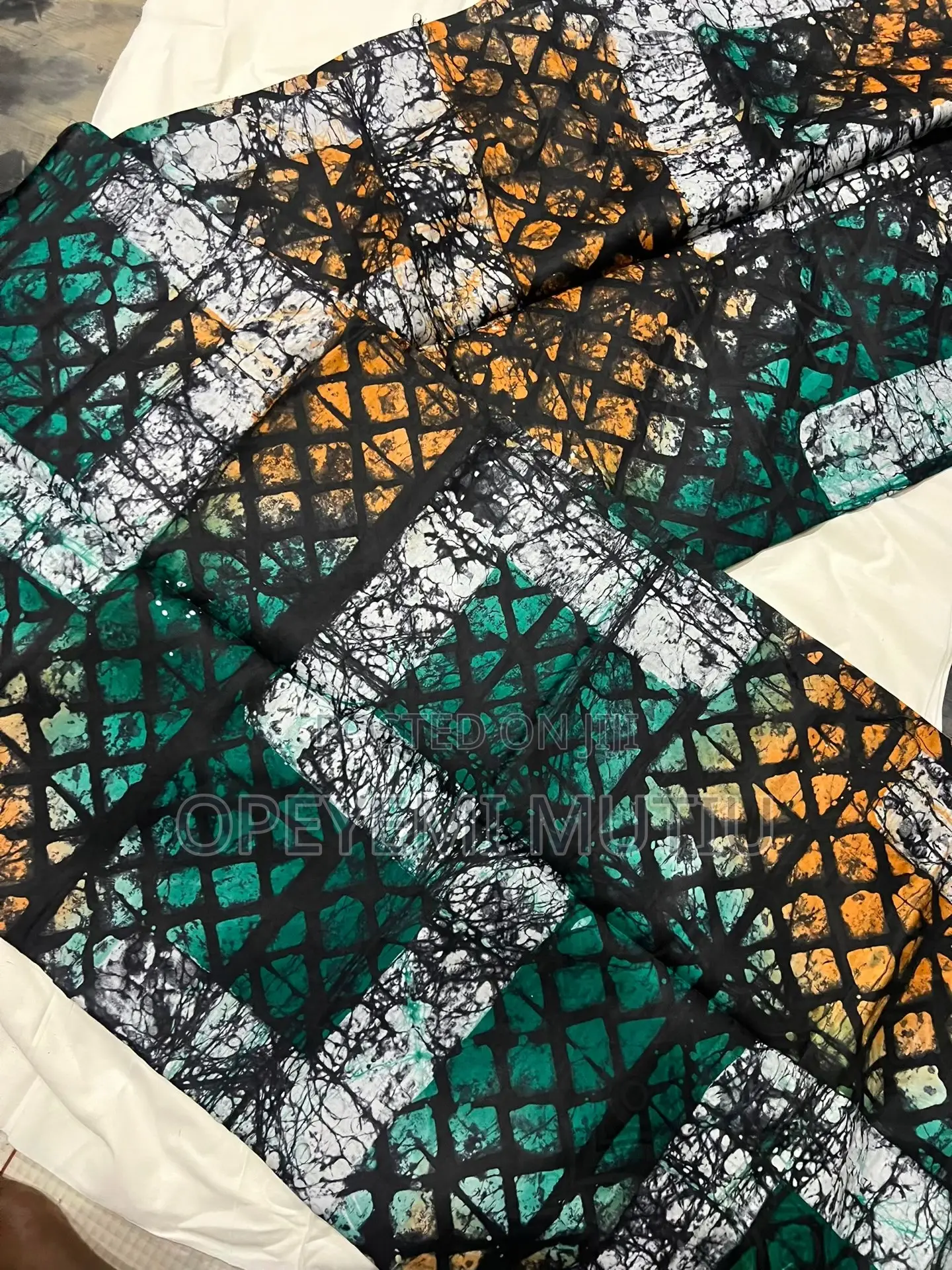 Uzibatik Art Apparrel