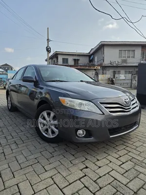 Toyota Camry LE 4dr Sedan (2.5L 4cyl 6A) 2011 Gray
