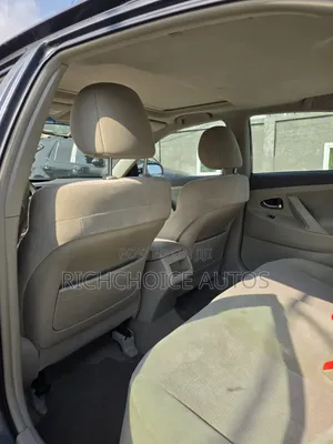 Toyota Camry LE 4dr Sedan (2.5L 4cyl 6A) 2011 Gray