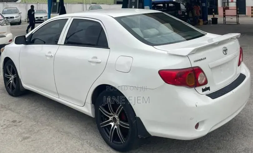 Toyota Corolla 2011 Silver