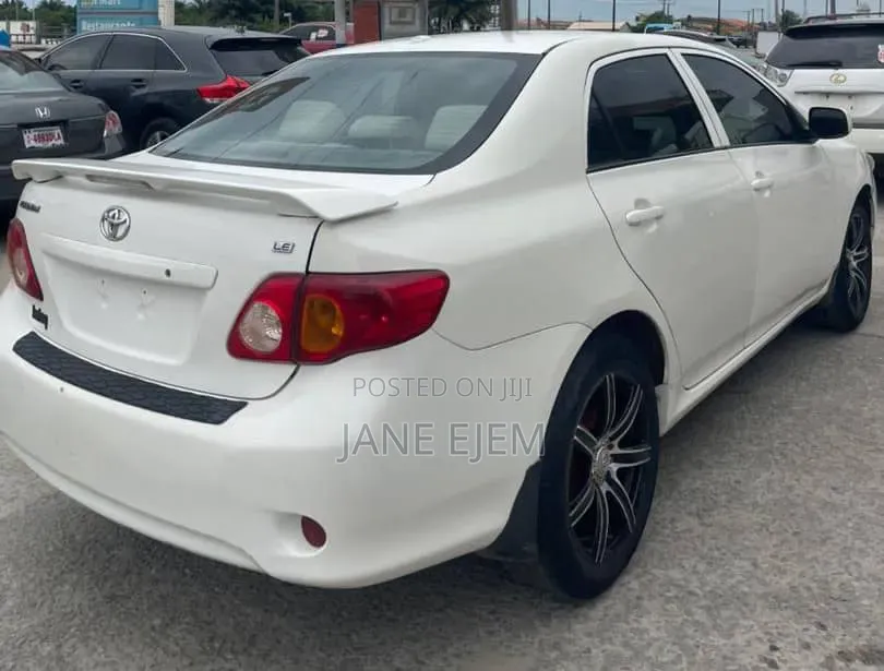 Toyota Corolla 2011 Silver