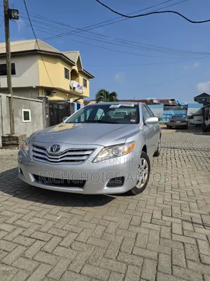 Toyota Camry LE 4dr Sedan (2.5L 4cyl 6A) 2011 Silver