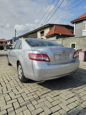 Toyota Camry LE 4dr Sedan (2.5L 4cyl 6A) 2011 Silver