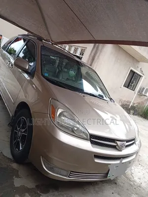 Toyota Sienna XLE 2005 Gold