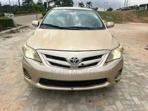 Toyota Corolla L 4dr Sedan (1.8L 4cyl 5M) 2012 Gold