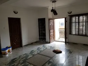3bdrm Apartment in Alagomeji Yaba Lagos for rent