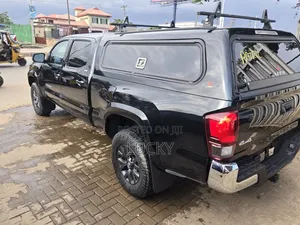 Toyota Tacoma SR5 2022 Black