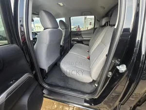 Toyota Tacoma SR5 2022 Black