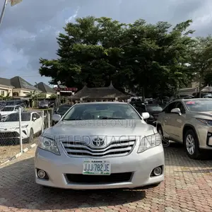 Toyota Camry 2010 Silver