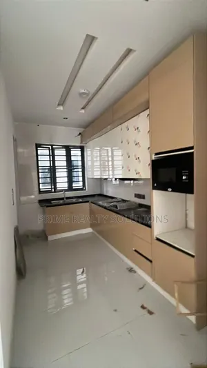 2bdrm Apartment in Lekki Phase 1 for rent