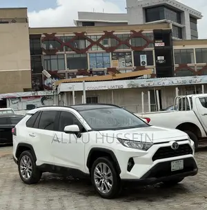 Toyota RAV4 2021 White