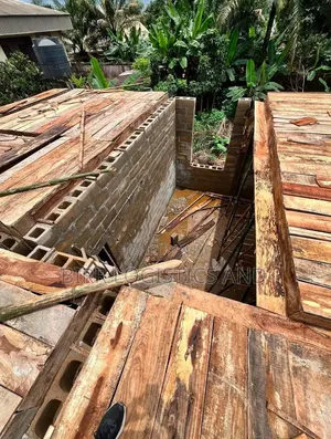 Carpenter for Roofing and Decking