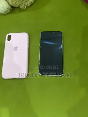 Apple iPhone XR 64 GB White