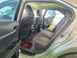 Toyota Camry 2018 Silver