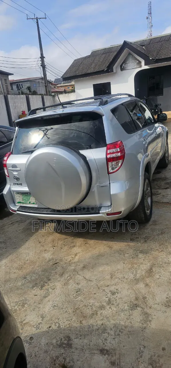 Toyota RAV4 2010 Silver
