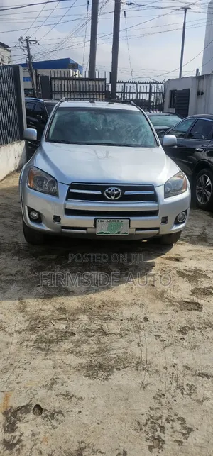 Toyota RAV4 2010 Silver