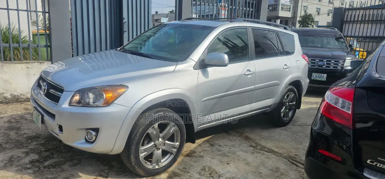 Toyota RAV4 2010 Silver
