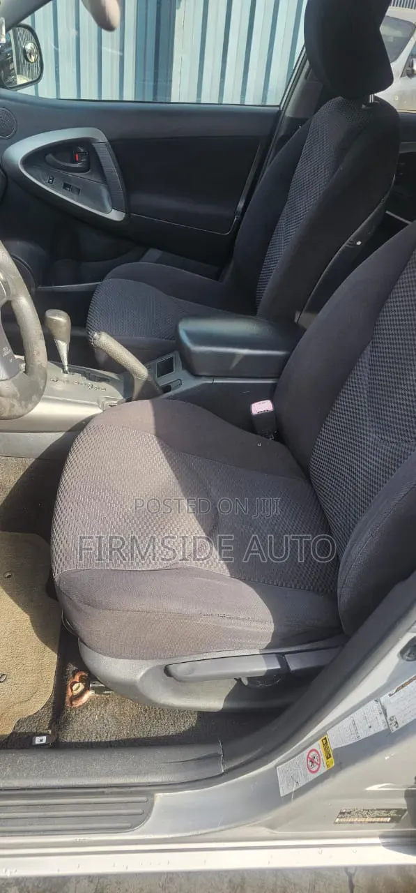 Toyota RAV4 2010 Silver