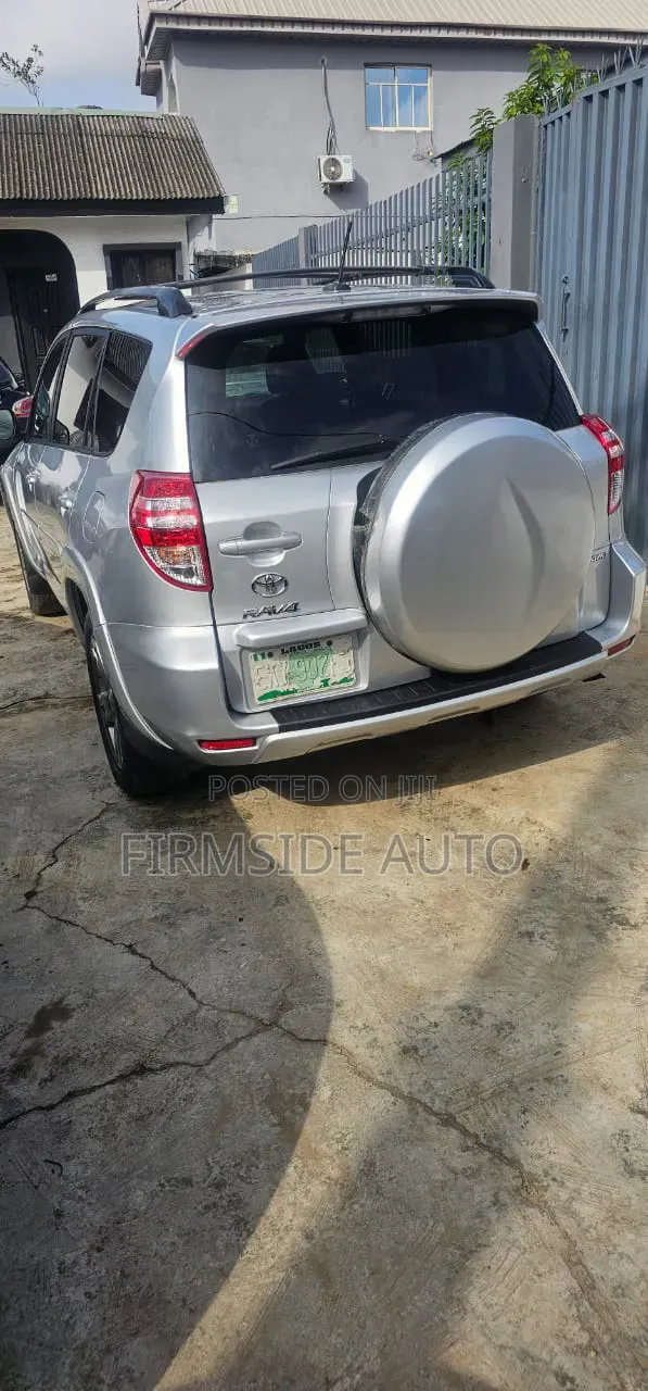 Toyota RAV4 2010 Silver