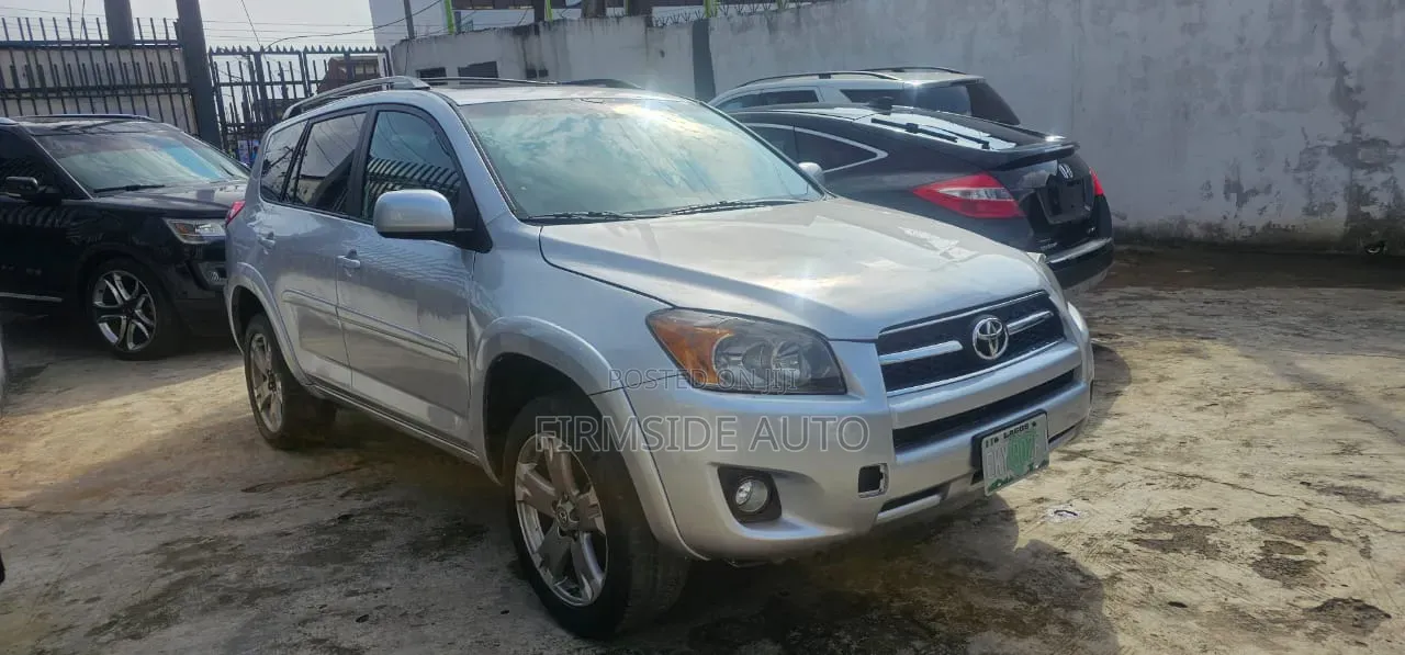 Toyota RAV4 2010 Silver