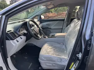 Toyota Venza LE 4dr Wagon AWD (3.5L 6cyl 6A) 2014 Gray