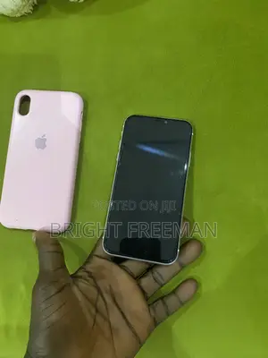 Apple iPhone XR 64 GB White