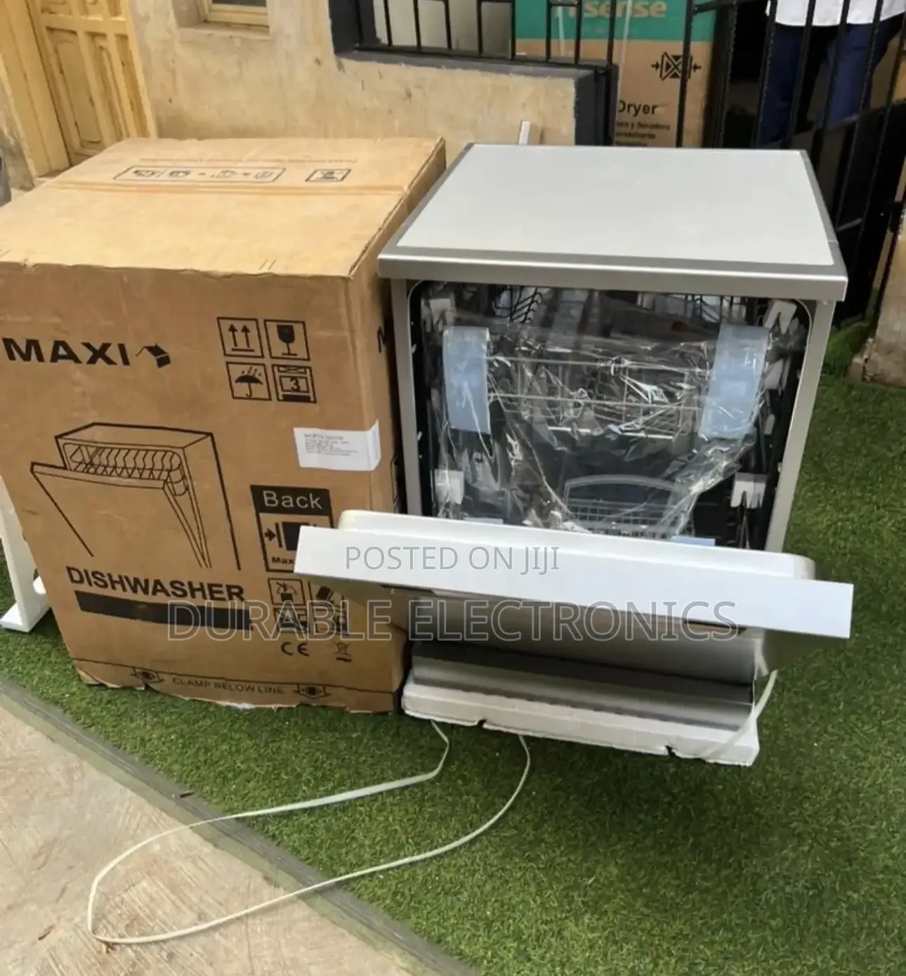 Maxi Dishwasher (12 Place Dishwasher)
