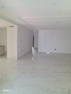 3bdrm Block of Flats in Lekki Phase 1 for sale