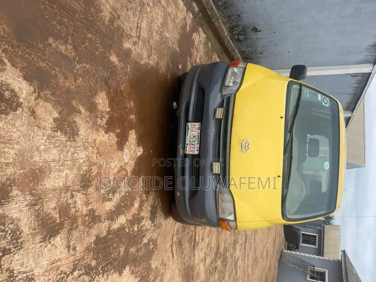 Toyota HiAce 2005 Yellow