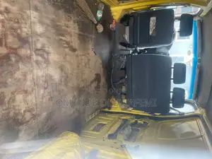 Toyota HiAce 2005 Yellow