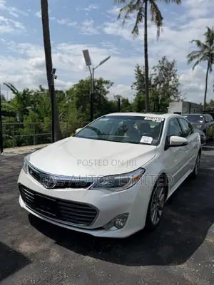 Toyota Avalon XLE Touring 4dr Sedan (3.5L 6cyl 6A) 2015 White
