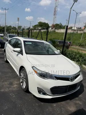 Toyota Avalon XLE Touring 4dr Sedan (3.5L 6cyl 6A) 2015 White