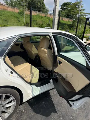 Toyota Avalon XLE Touring 4dr Sedan (3.5L 6cyl 6A) 2015 White
