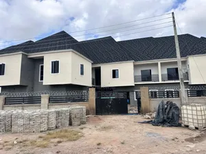 4bdrm Townhouse/Terrace in Gaduwa for sale