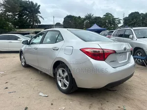 Toyota Corolla LE Eco (1.8L 4cyl 2A) 2018 Silver
