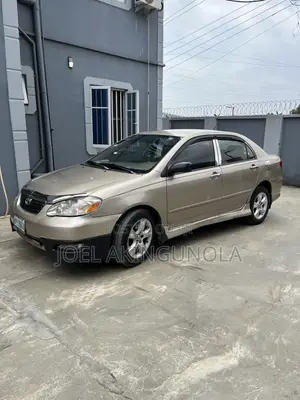 Toyota Corolla LE 2004 Gold