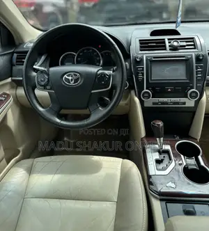 Toyota Camry XLE V6 4dr Sedan (3.5L 6cyl 6A) 2013 Gray
