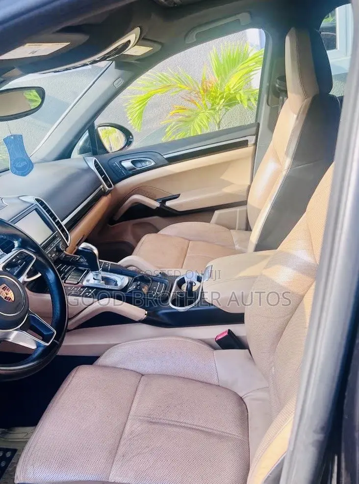 Porsche Cayenne 2016 Black