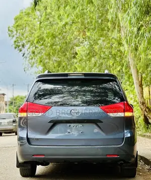 Toyota Sienna 2013 Gray