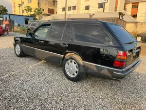 Mercedes-Benz 230E 1992 Black
